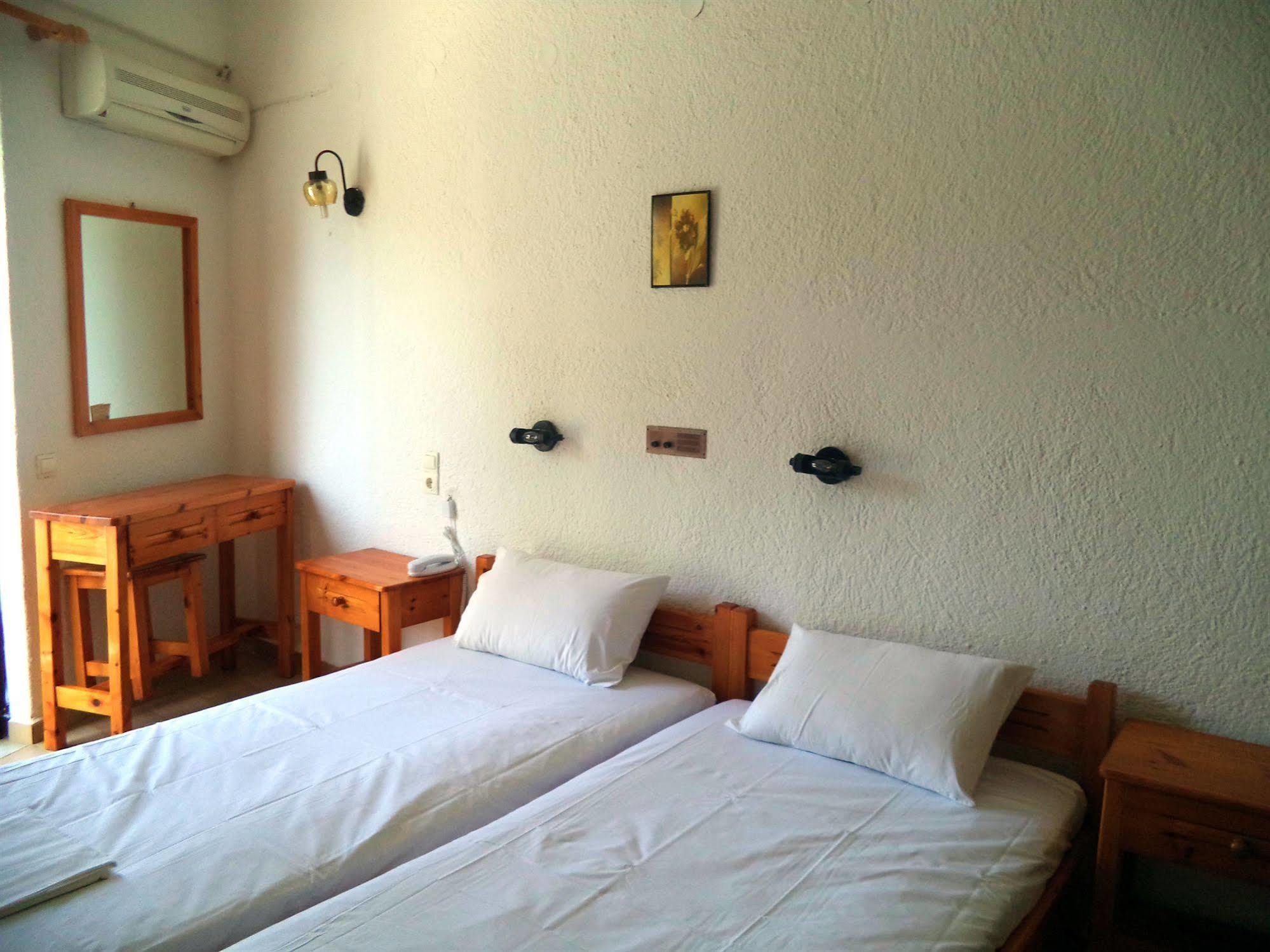 Gefyra Hotel Agios Nikolaos Buitenkant foto